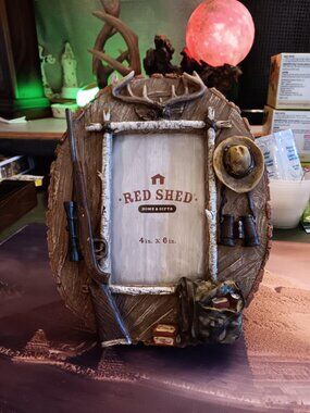 Rustic RED SHED 4 X 6 PICTURE FRAME Western hunting Theme NWOT LQQK!!